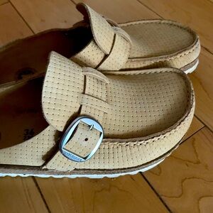 Birkenstock. Tan size 6. Excellent condition